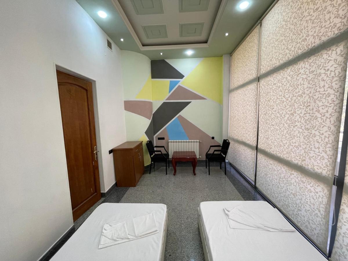 Joy Hotel Apartament เยเรวาน ภายนอก รูปภาพ