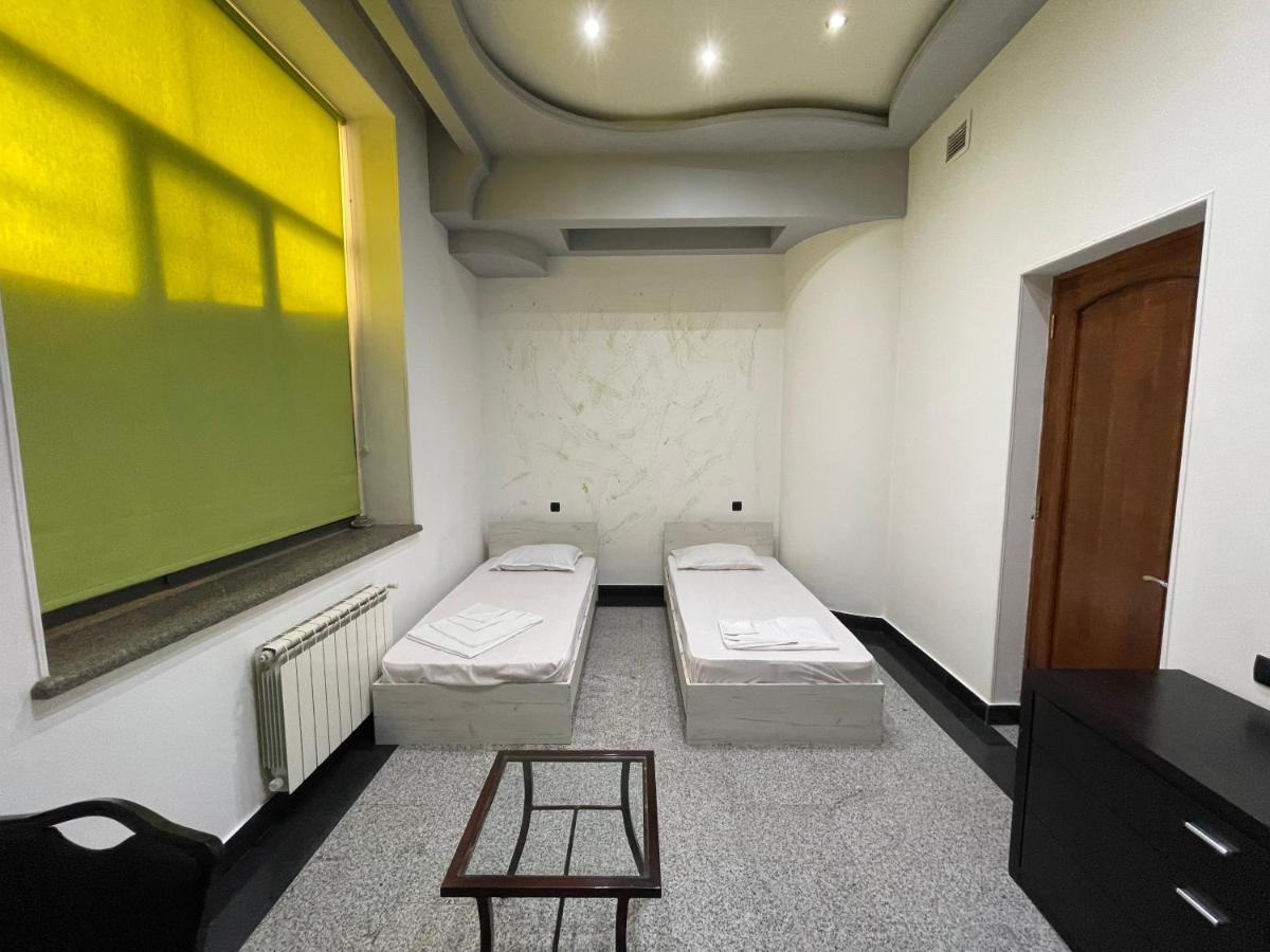 Joy Hotel Apartament เยเรวาน ภายนอก รูปภาพ