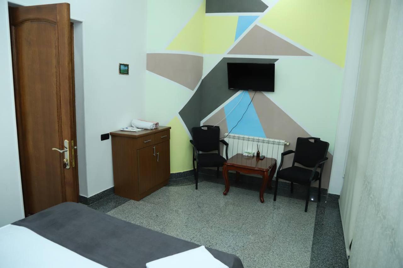 Joy Hotel Apartament เยเรวาน ภายนอก รูปภาพ